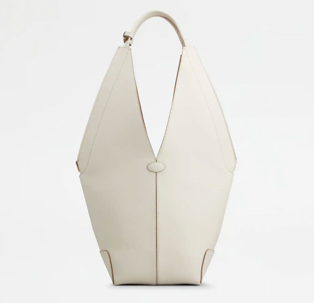 Di Bag Folio Shoulder Bag in Leather Small, €1600 (approx. P100,385), TOD'S, tods.com